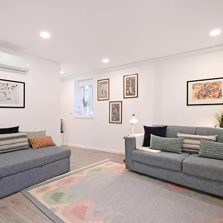 Travessa House T2 Center - With 2 Bedrooms - By Guest *