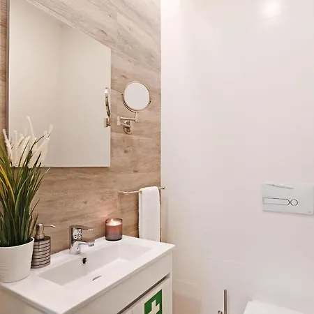 Apartment Travessa House T2 Center - With 2 Bedrooms - By Guest