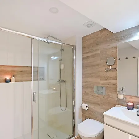 Apartment Travessa House T2 Center - With 2 Bedrooms - By Guest *